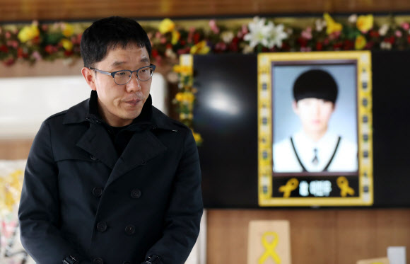 팽목항 찾은 김제동