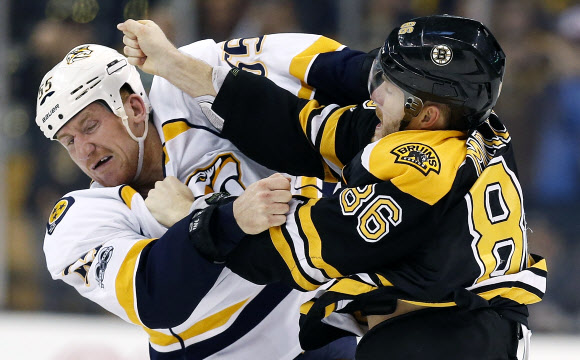 내 주먹맛 좀 볼래?