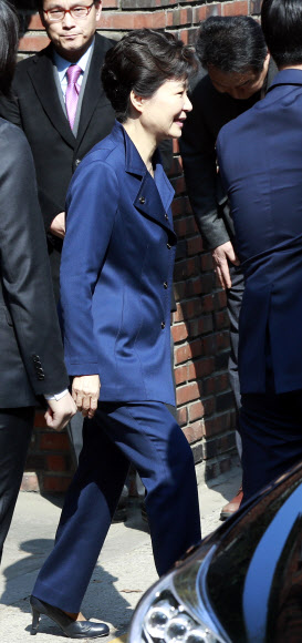 법원 향하는 박근혜 전 대통령