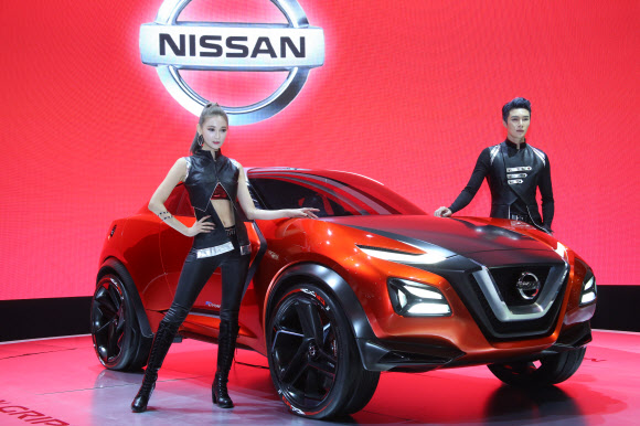 서울모터쇼..닛산 자율주행 로봇카 ’에포로’