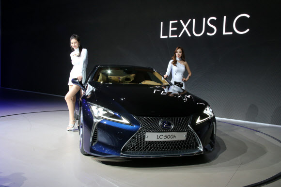 하이브리드 스포츠 쿠페 ’LC500h’