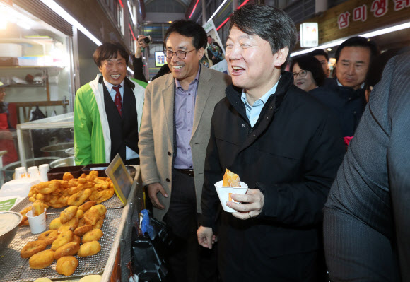 꽈배기 맛보는 안철수