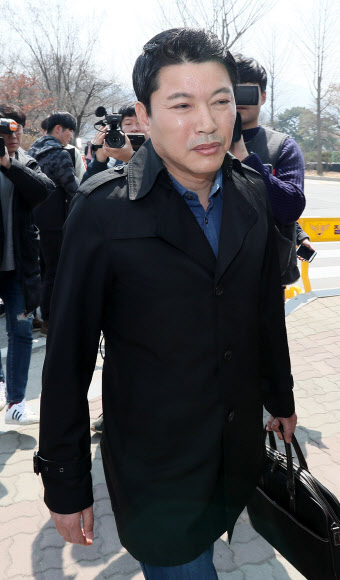 구치소 찾은 신동욱