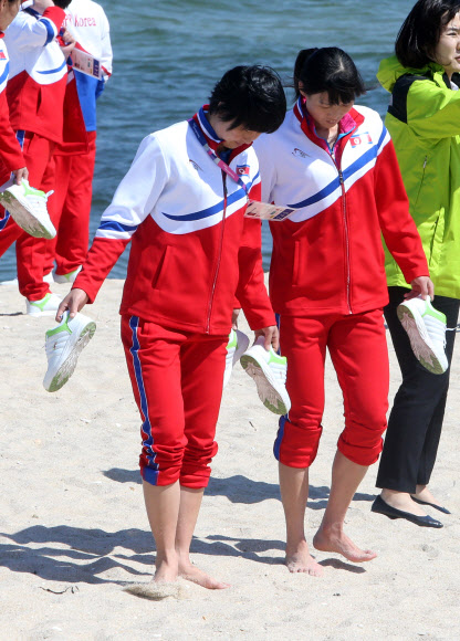 모래가 따끔거려요