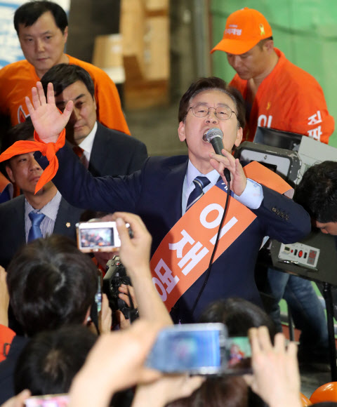 감사 인사하는 이재명