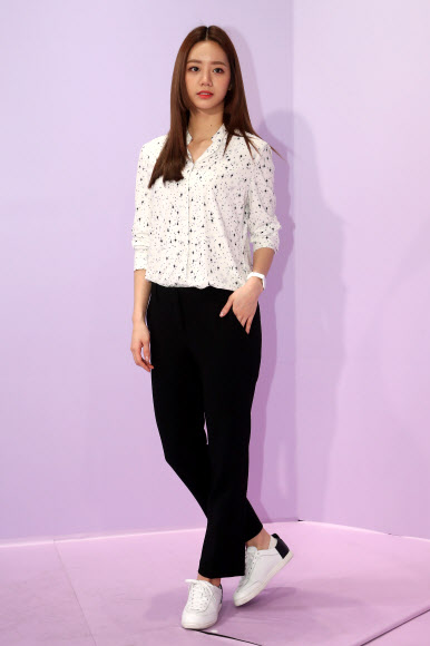 혜리 ’운동화를 신어도 예쁨’