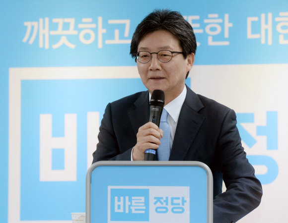 바른정당 유승민 대통령후보가 9일 오전 여의도 바른정당 당사에서 교육정책 공약을 발표하고 있다.   강성남 선임기자 snk@seoul.co.kr
