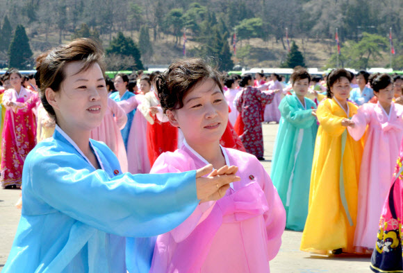 김정일 국방위원장 추대 24주년 경축무도회