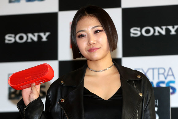 가수 치타가 10일 오전 서울 중구 웨스틴조선호텔에서 열린 소니코리아 ’XB 시리즈’ 블루투스 스피커 4종 출시 행사에 참석하고 있다.    연합뉴스