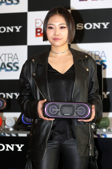 가수 치타가 10일 오전 서울 중구 웨스틴조선호텔에서 열린 소니코리아 ’XB 시리즈’ 블루투스 스피커 4종 출시 행사에 참석하고 있다.   연합뉴스