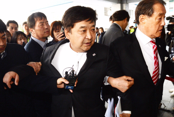 경찰 출석 한 박사모 회장