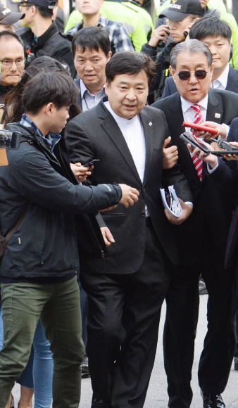 경찰 출석한 박사모 회장