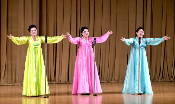 제5차 4월의 봄 인민예술축전 공연이 13일 평양에서 열렸다고 북한 조선중앙통신이 보도했다. 연합뉴스