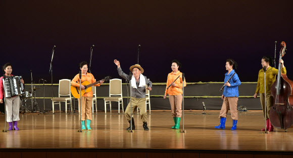 제5차 4월의 봄 인민예술축전 공연이 13일 평양에서 열렸다고 북한 조선중앙통신이 보도했다. 연합뉴스