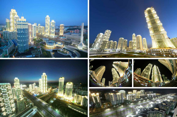 북한이 지난 13일 김정은 노동당 위원장이 참석한 가운데 여명거리 준공식을 했다고 노동신문이 14일 보도했다. 여명거리는 부지면적이 90여 정보(89만여 ㎡)이고, 연건축면적이 172만 8천여㎡에 달하며 초고층 빌딩이 즐비하게 들어서 평양의 스카이라인을 바꿀 신도시에 해당한다.  연합뉴스