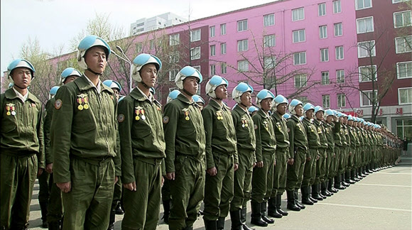 북한TV, 태양절 열병식 생중계