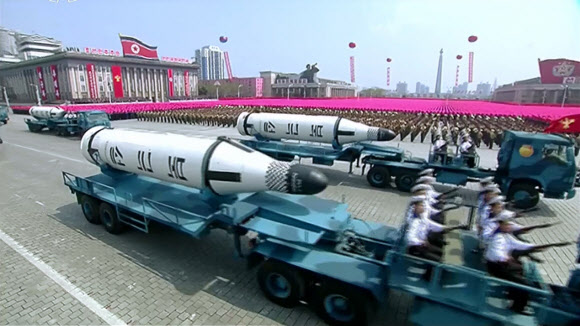 북한 태양절 열병식에 ’북극성’ SLBM 첫 등장