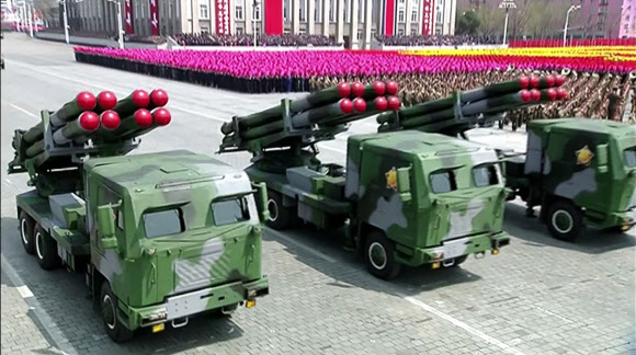 북한, 김일성 생일 대규모 열병식