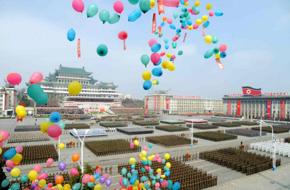 北 노동신문 발행 대규모 열병식