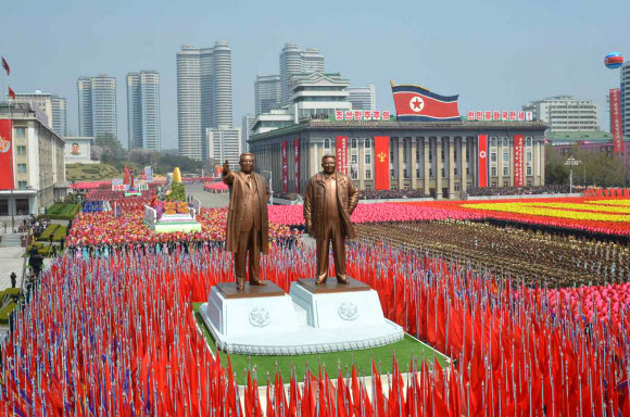 北 노동신문 발행 대규모 열병식