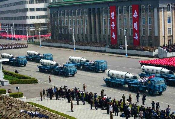 北 노동신문 발행 대규모 열병식