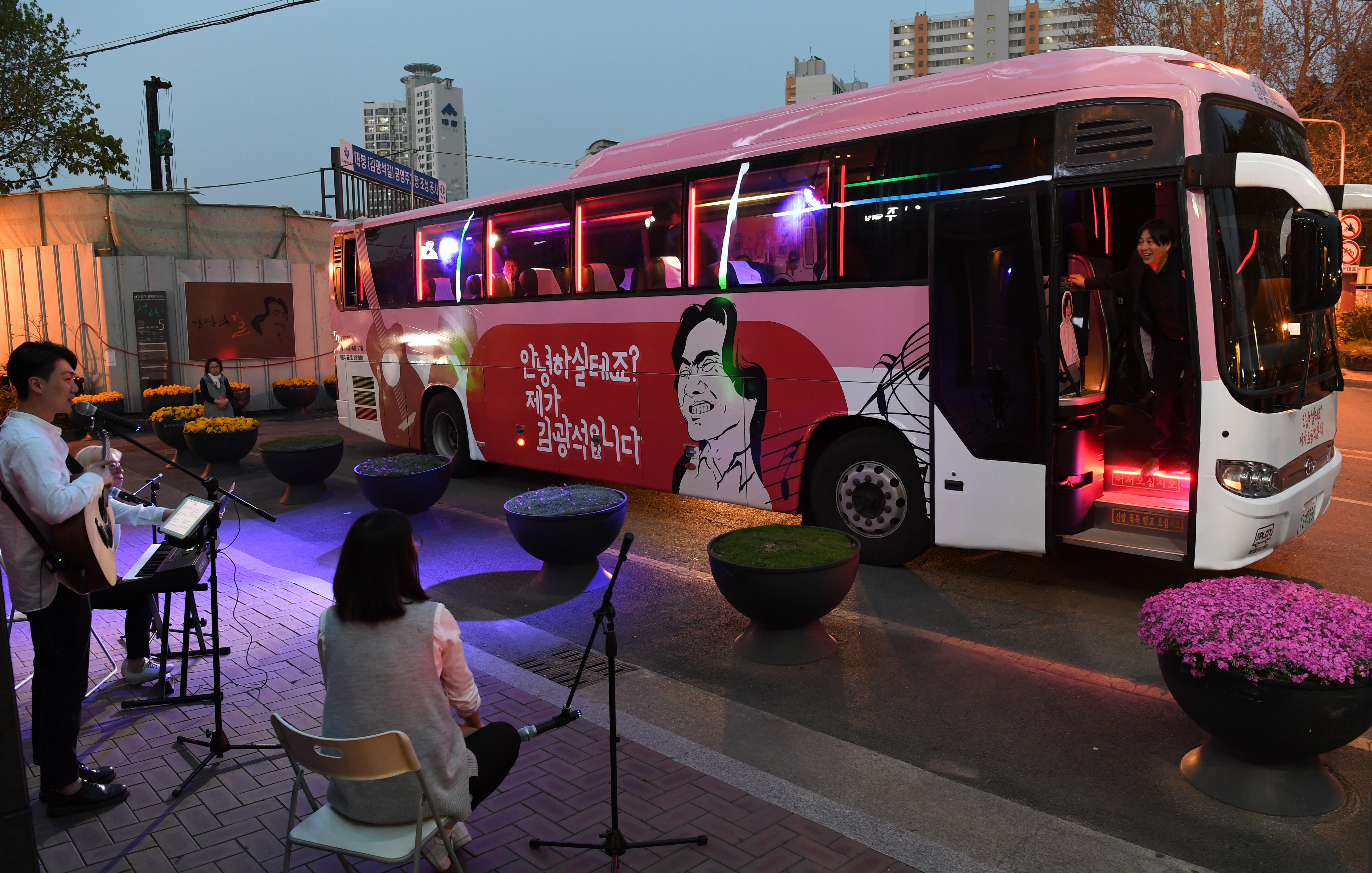 오는 28일 운행되는 김광석 음악 버스.
