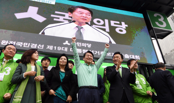 국민의당 안철수 대선후보가 19대 대선 선거운동일 첫날인 17일 서울 세종대로 사거리 일대에서 유세를 펼치고 있다. 2017. 4. 17. 박윤슬 기자 seul@seoul.co.kr