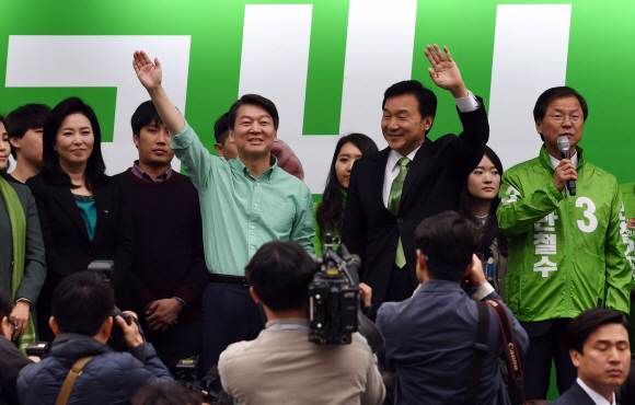 국민의당 안철수 대선후보가 19대 대선 선거운동일 첫날인 17일 서울 세종대로 사거리 일대에서 유세를 펼치고 있다. 2017. 4. 17. 박윤슬 기자 seul@seoul.co.kr