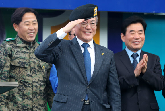 베레모 쓴 문재인