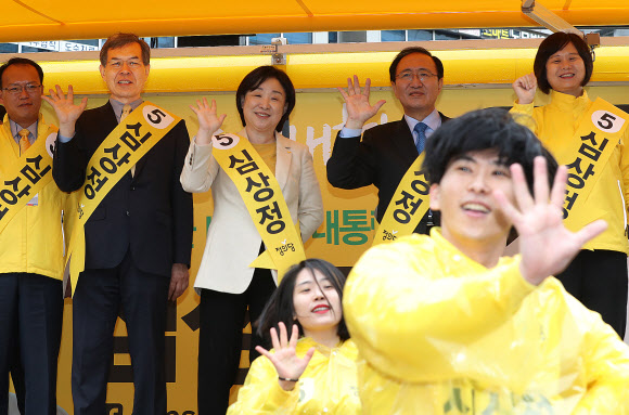 남편과 함께 ’기호 5번’