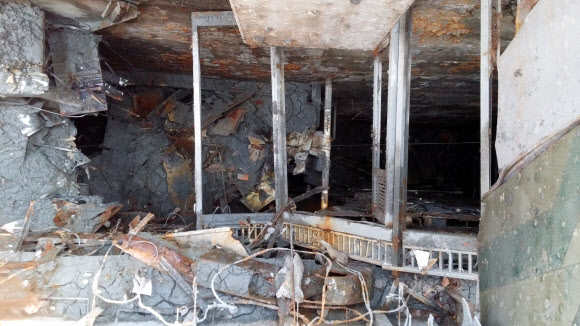 세월호 현장수습본부가 목포신항에 올라온 세월호의 내부수색을 18일 시작한다고 발표했다. 사진은 해수부가 18일 공개한 세월호 내부 로비의 모습.  해양수산부 제공=연합뉴스