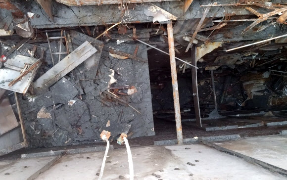 세월호 현장수습본부가 목포신항에 올라온 세월호의 내부수색을 18일 시작한다고 발표했다. 사진은 해수부가 18일 공개한 세월호 내부 모습.  해양수산부 제공=연합뉴스