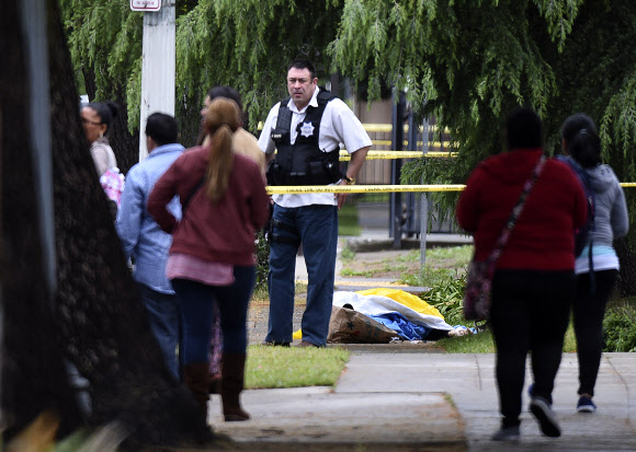 美 캘리포니아서 총격… 백인 남성 3명 사망