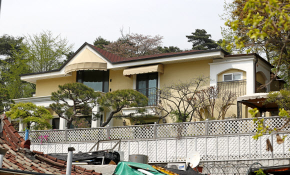 박근혜 전 대통령, 내곡동 새집 구매