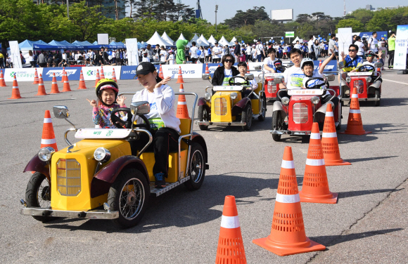 미니 전동카 타고 교통안전 체험