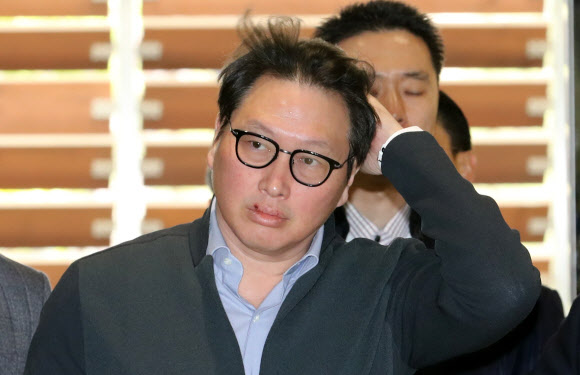 출국하는 최태원 SK그룹 회장