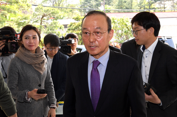 송민순 전 장관, 북한대학원대학교 총장직 사표 제출