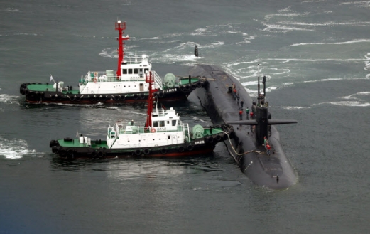 부산 찾은 핵추진 잠수함 미시간