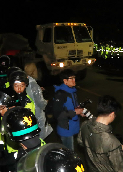 성주골프장에 들어가는 사드 장비