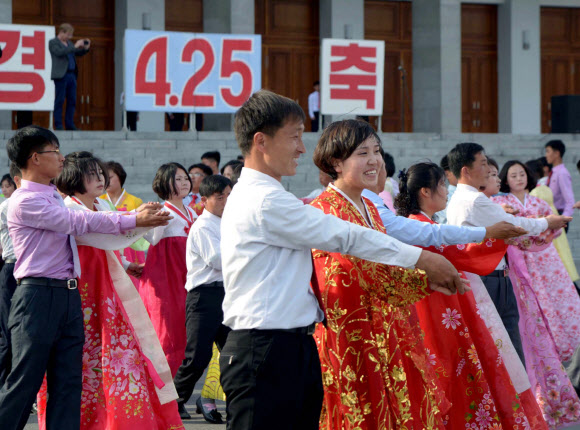 북한, 인민군 창건 경축 85주년 무도회