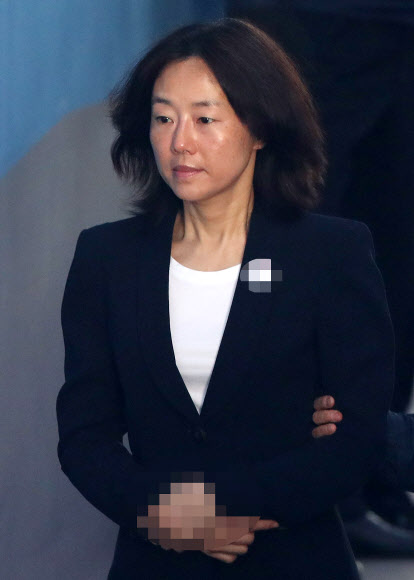 법정 향하는 조윤선