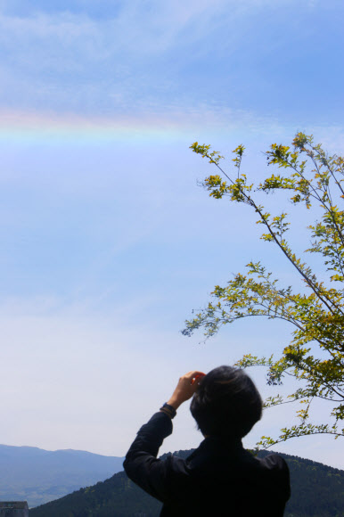 무지갯빛 채운 담은 하늘