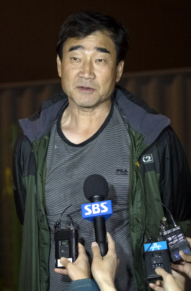 질문에 답하는 양한웅 위원장