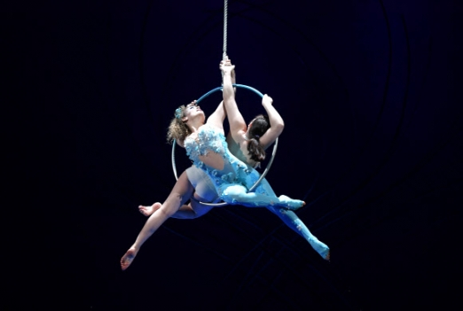 ‘Cirque du Soleil’의 예술가들이 29일(현지시간) 로마에서 열린 ‘Amaluna’쇼의 기자용 시사회에서 공연을 펼치고 있다. AFP 연합뉴스