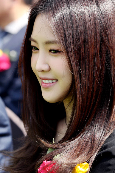 손나은, 넘치는 예쁨