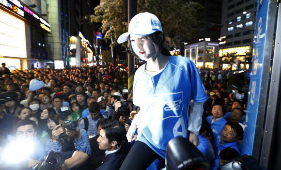 유승민 후보 지원하는 유담 씨