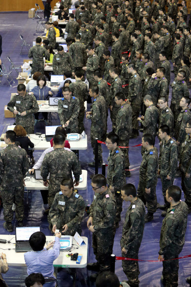 1만1천여명 육군훈련소 훈련병 사전투표 시작