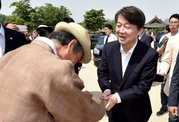 하회마을, 시민들과 인사하는 안철수