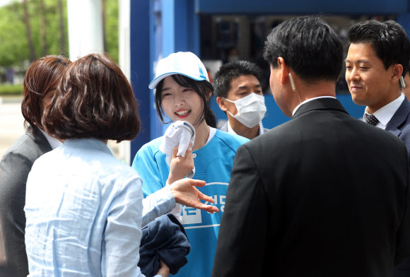 밝은 표정의 유담