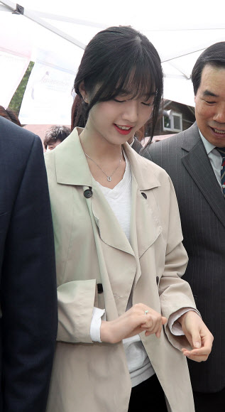 반지 고른 유담